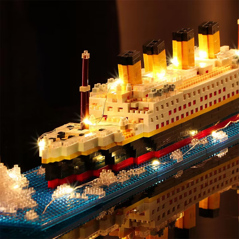 Tech Diving Accessories - DIY Titanic Creatieve Luxe Ijsberg Cruiseschip