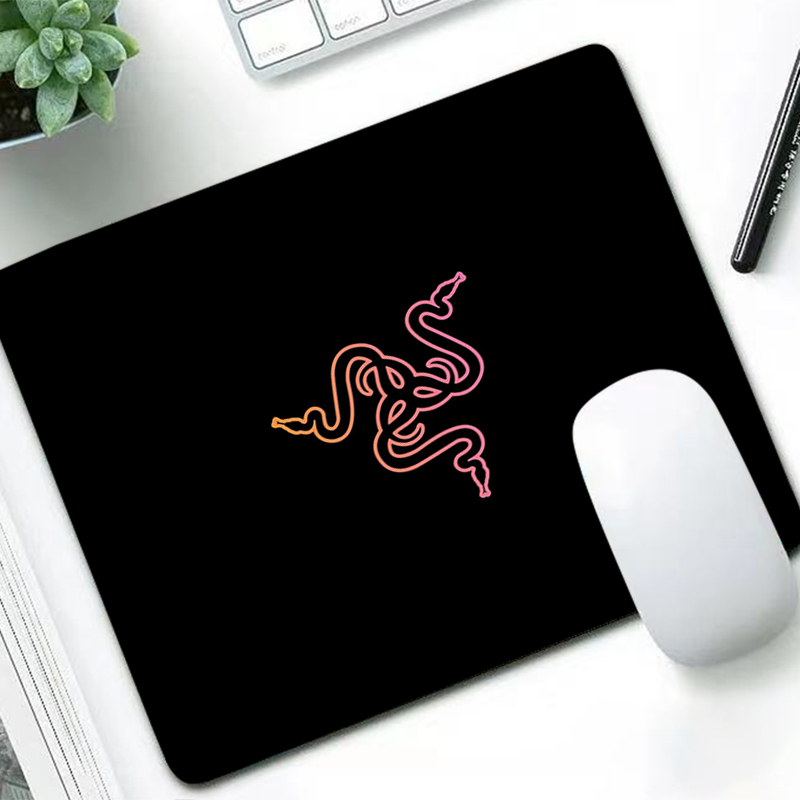 Tech Accessories For Desk - Razer Luxe Muismat Anime Gamer Bureaumat