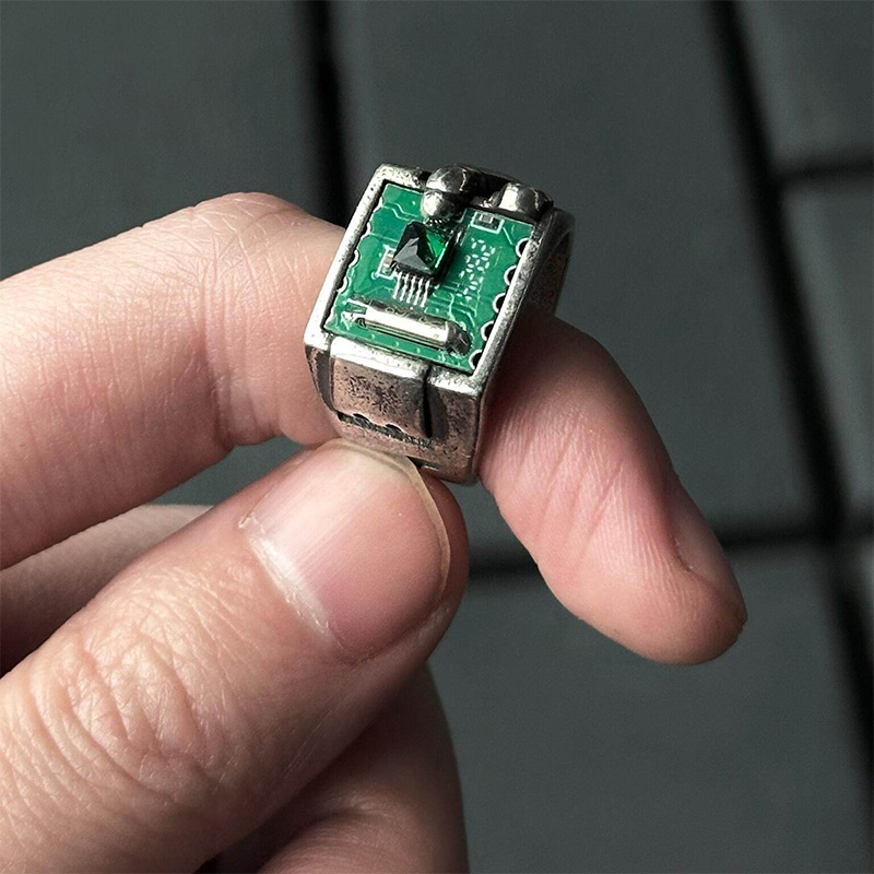 Tech-geïnspireerde PCB-patroon - Tech Inspired Accessories recensie en prijs
